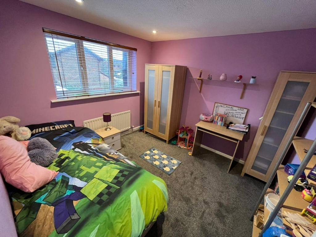 4 bedroom detached house for sale in Vincent Close, Old Hall