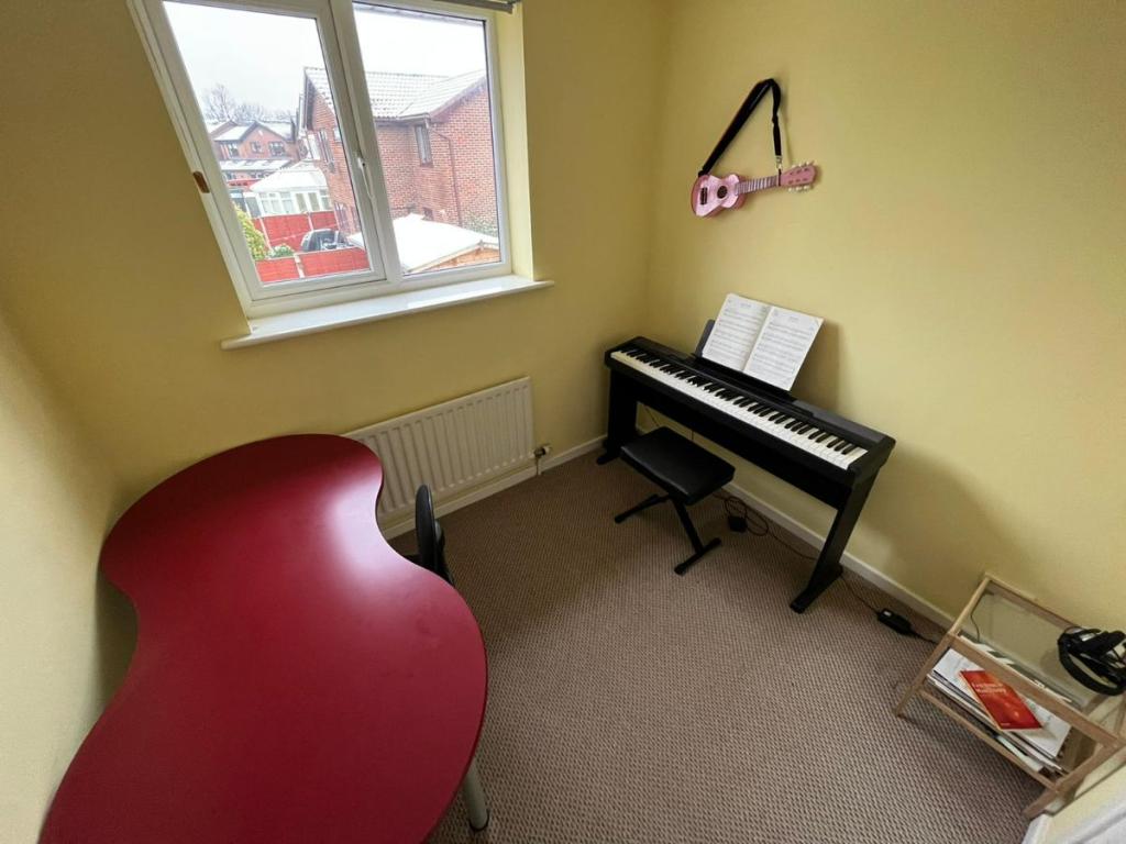 4 bedroom detached house for sale in Vincent Close, Old Hall