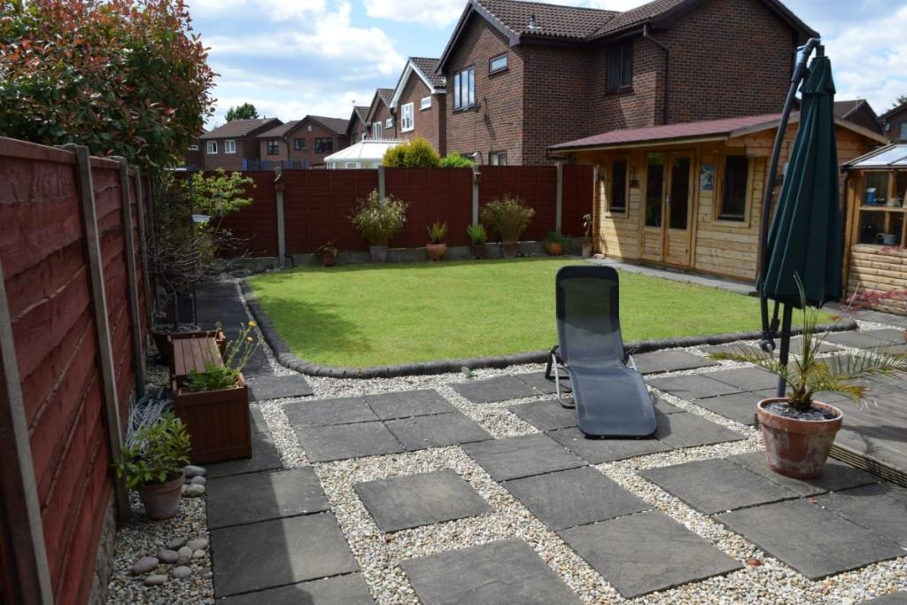 4 bedroom detached house for sale in Vincent Close, Old Hall