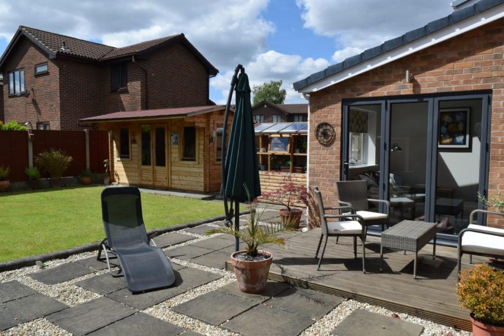 4 bedroom detached house for sale in Vincent Close, Old Hall