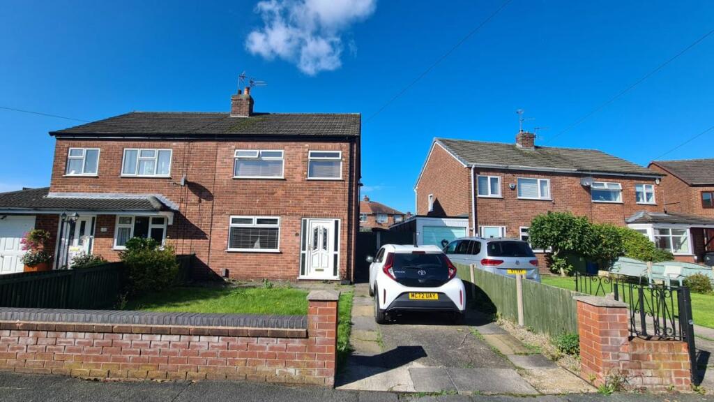 3 bedroom semidetached house for sale in Patrivale Close, Paddington