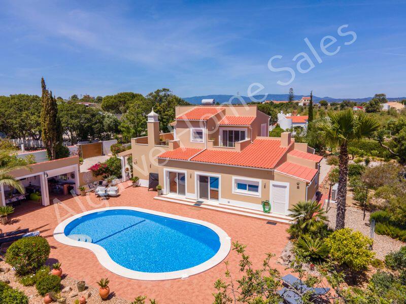 Main image of property: Newly-refurbished 3-bedroom villa, nr Carvoeiro