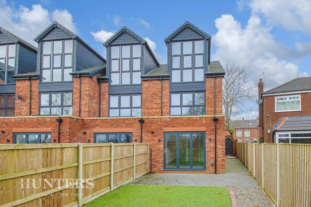 4 bedroom town house for sale in Medlock Road, Woodhouses, Failsworth, M35