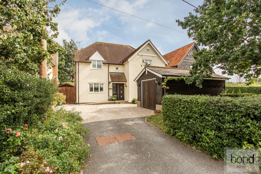 4 bedroom detached house for sale in Southend Road, Howe Green