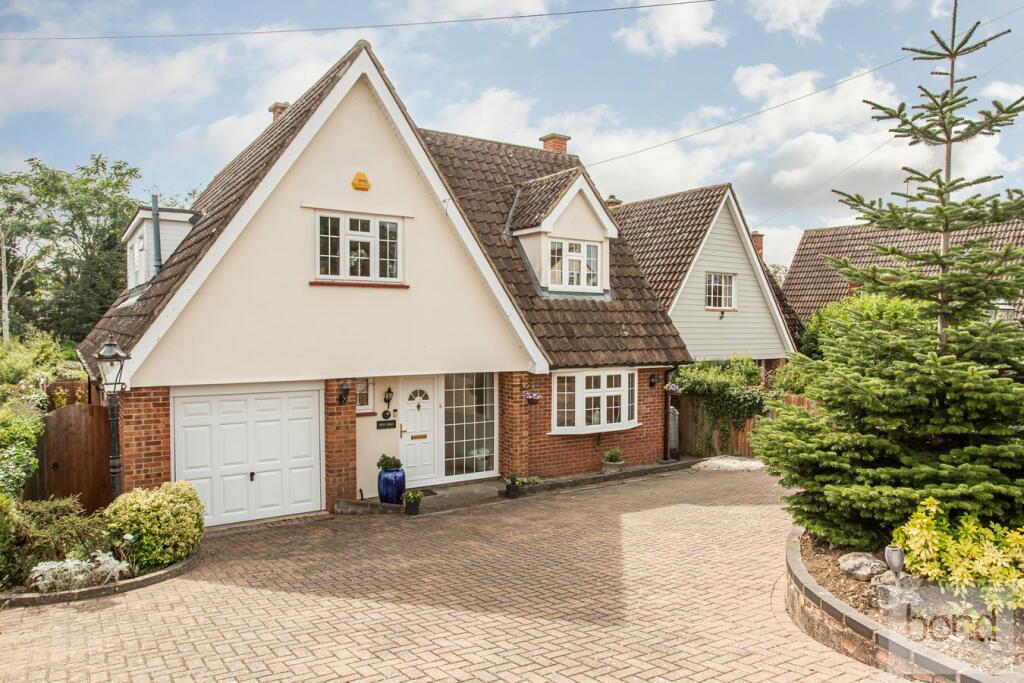 4 bedroom detached house for sale in Conduit Lane, Woodham Mortimer