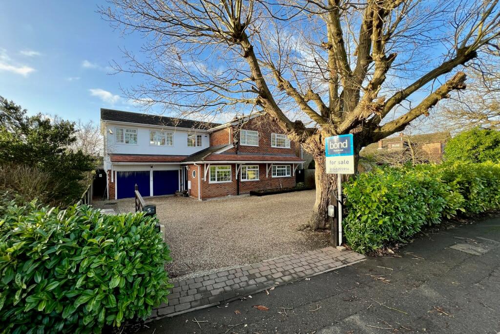 4 bedroom detached house for sale in East Hanningfield Road, Howe Green