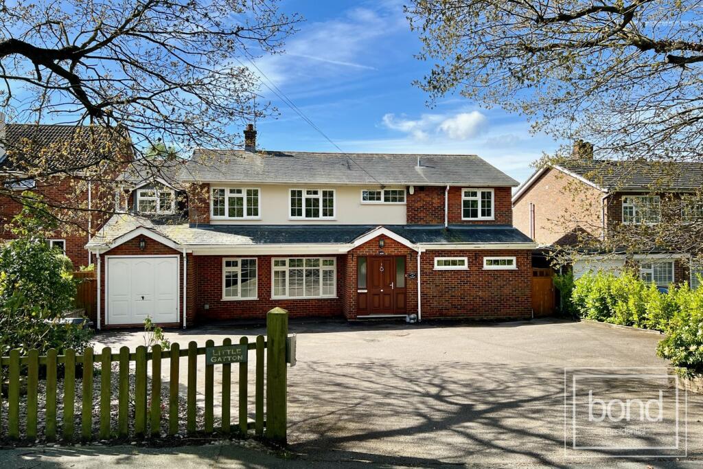 5 bedroom detached house for sale in East Hanningfield Road, Howe Green