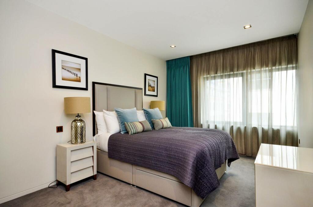 3 bedroom flat for rent in Babmaes Street, St James's, London, SW1Y