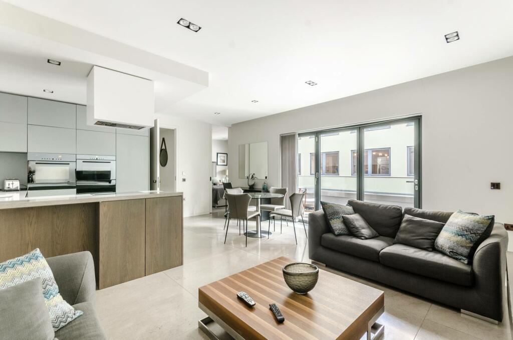 2 bedroom flat for rent in Babmaes Street, St James's, London, SW1Y
