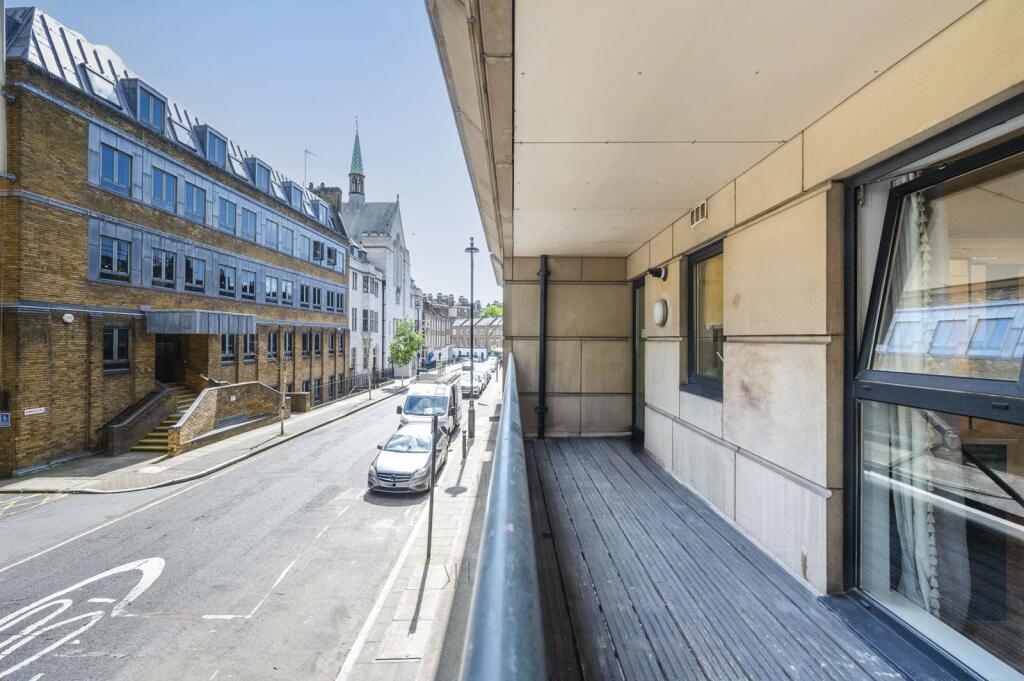 2 bedroom flat for sale in Charter Court, a Harcourt Street, Marylebone