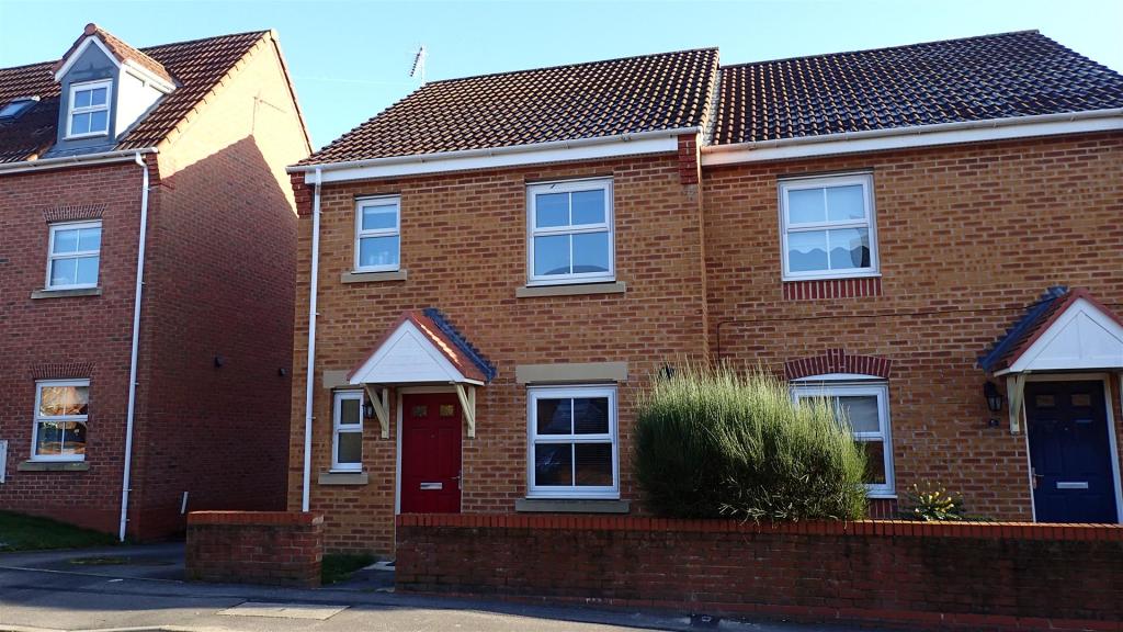 3 bedroom semidetached house for sale in Bryn Coch, Ruthin Road