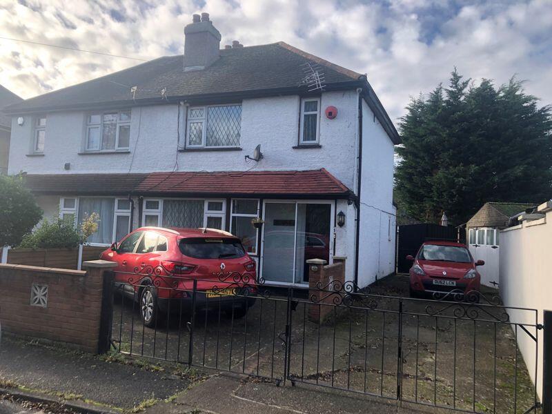 3 bedroom semidetached house for sale in Croft Close, Harlington