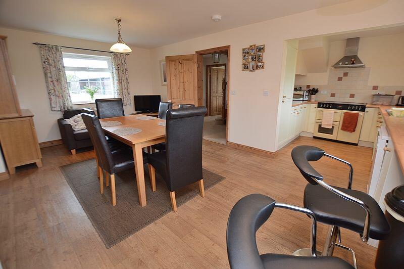 5 bedroom detached house for sale in The Chimneys (Chimney Cottage