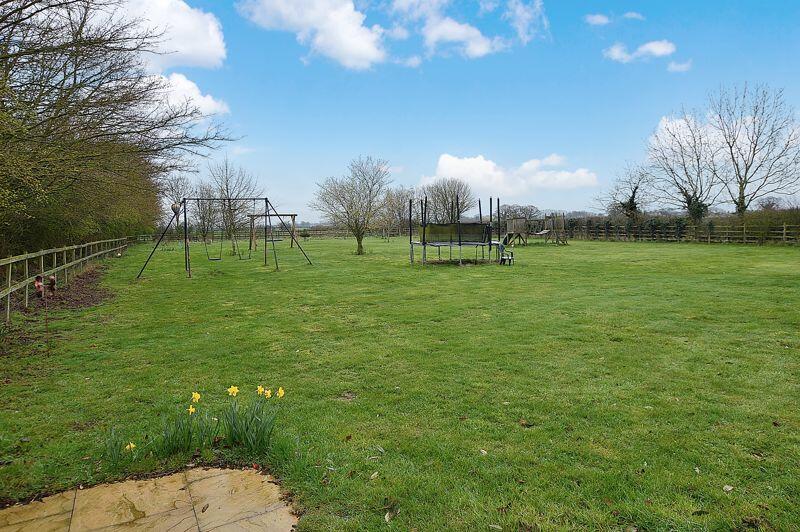 5 bedroom detached house for sale in The Chimneys (Chimney Cottage