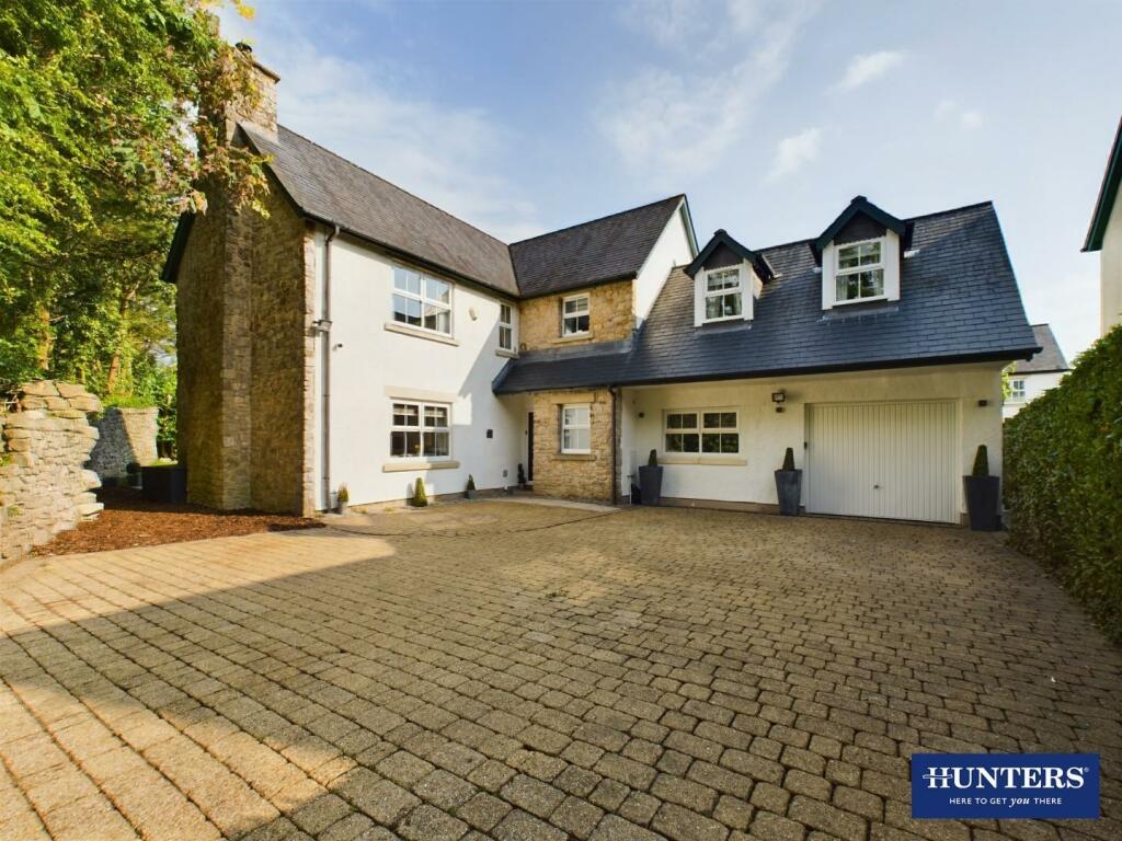 6 bedroom detached house for sale in Whinlatter Drive, Kendal, LA9