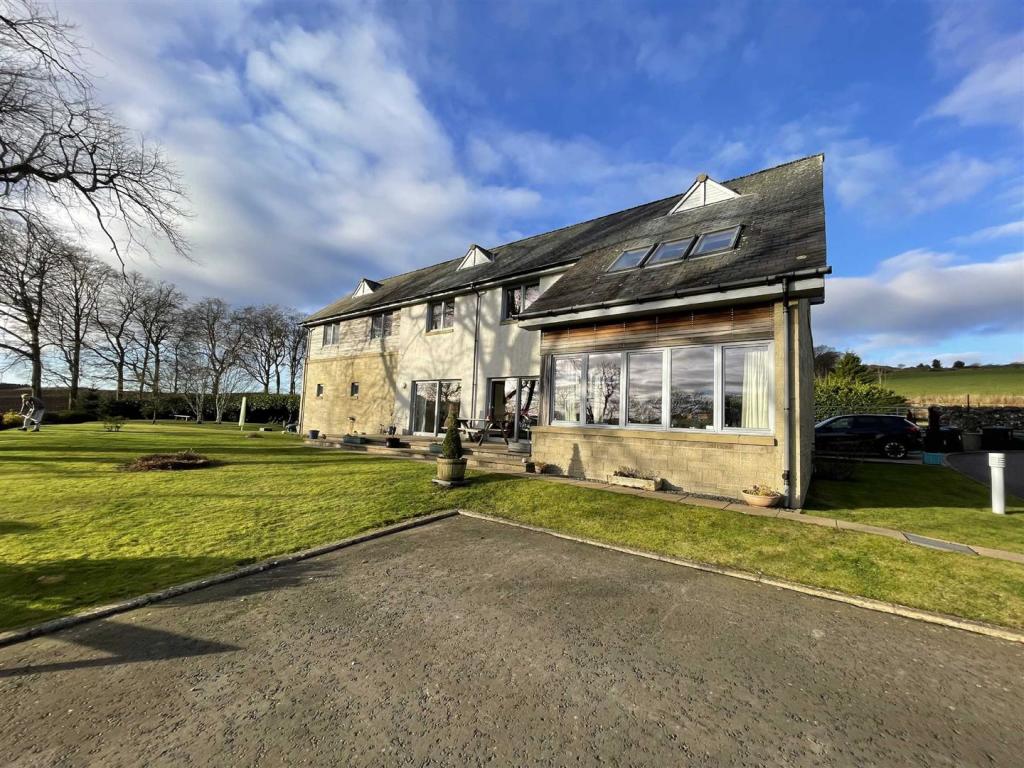 4 bedroom detached house for sale in 8 Glentarkie Steadings