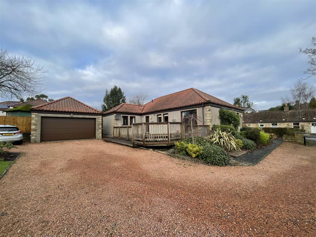 3 bedroom detached bungalow for sale in Crailyn The Row Letham KY15