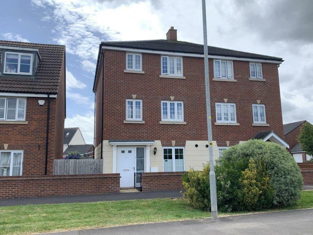 4 bedroom town house for rent in Skylark Road, Melksham, SN12