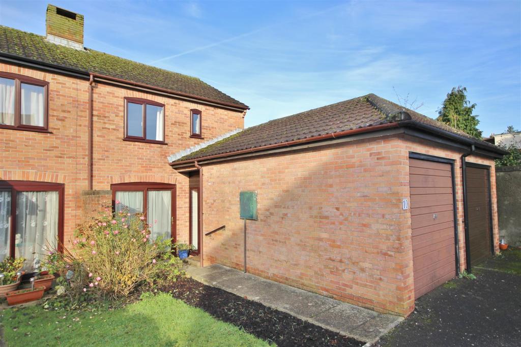 2 bedroom terraced house for sale in Purzebrook Close, Axminster, EX13