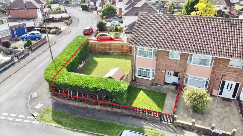 3 bedroom end of terrace house for sale in Richmond Gardens, Longlevens