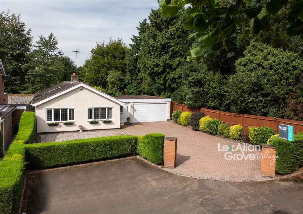 3 bedroom detached bungalow for sale in Kidderminster Road, Hagley