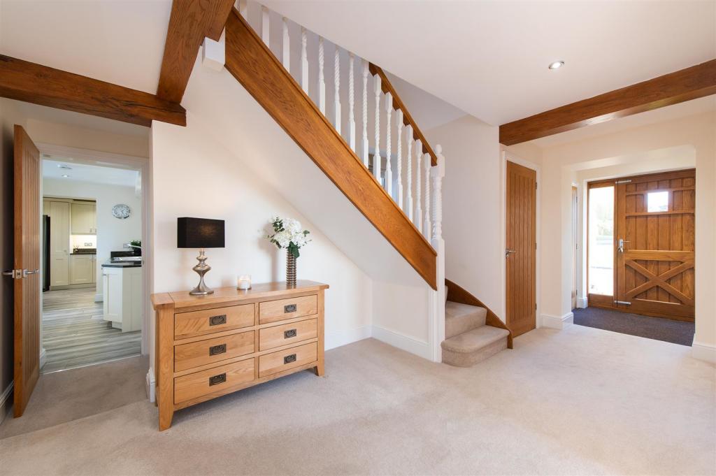 4 bedroom detached house for sale in Orchard End, Holy Cross Lane