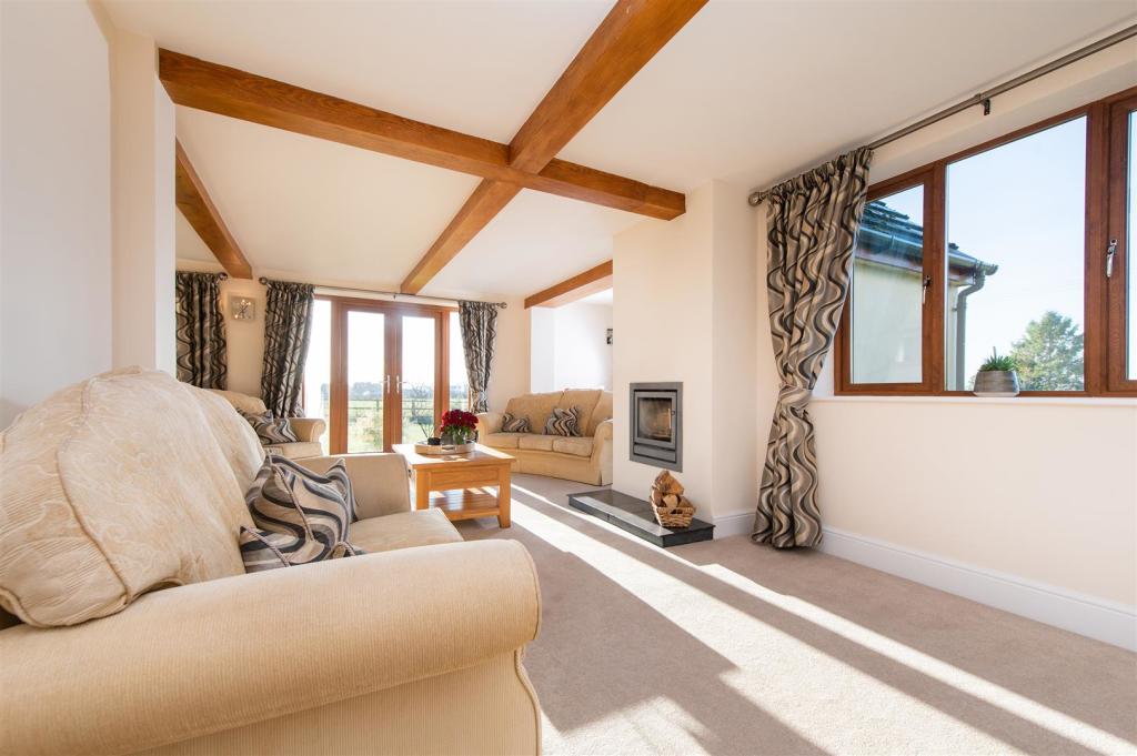 4 bedroom detached house for sale in Orchard End, Holy Cross Lane