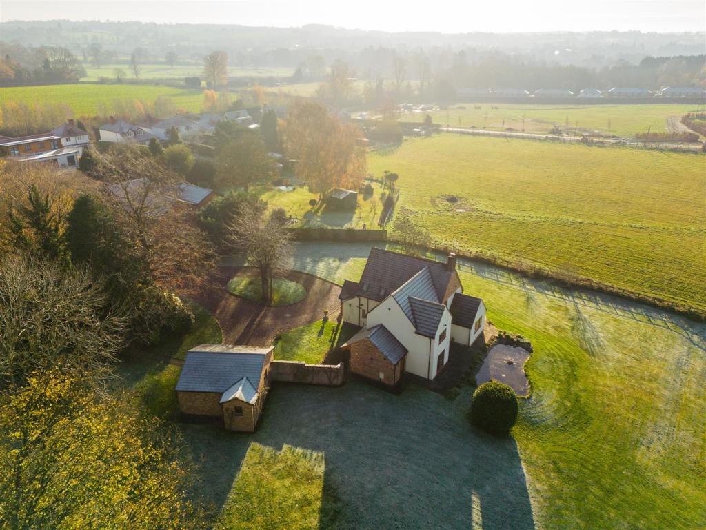 4 bedroom detached house for sale in Orchard End, Holy Cross Lane