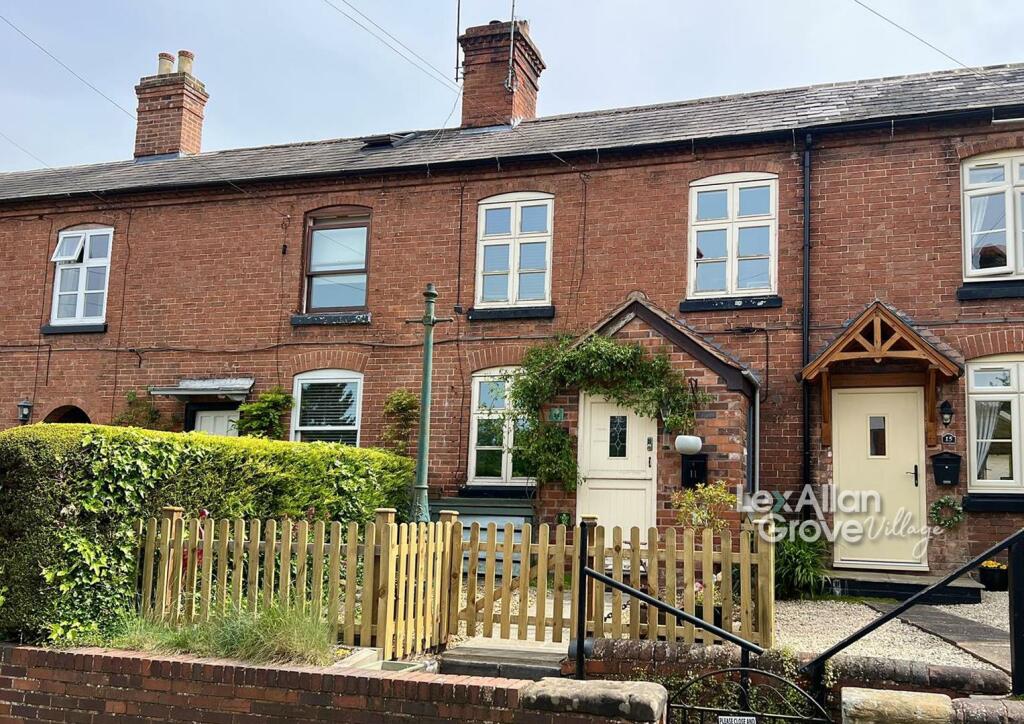 3 bedroom terraced house for sale in Church Road, Belbroughton, DY9