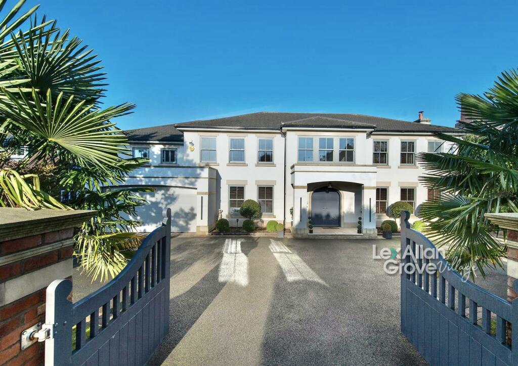 5 bedroom house for sale in Middlefield Lane, Hagley, Stourbridge, DY9