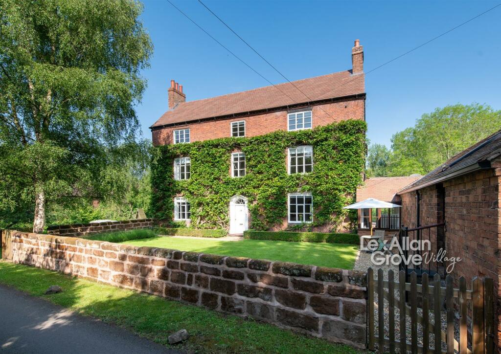 5 bedroom detached house for sale in Torton Lane, Torton near