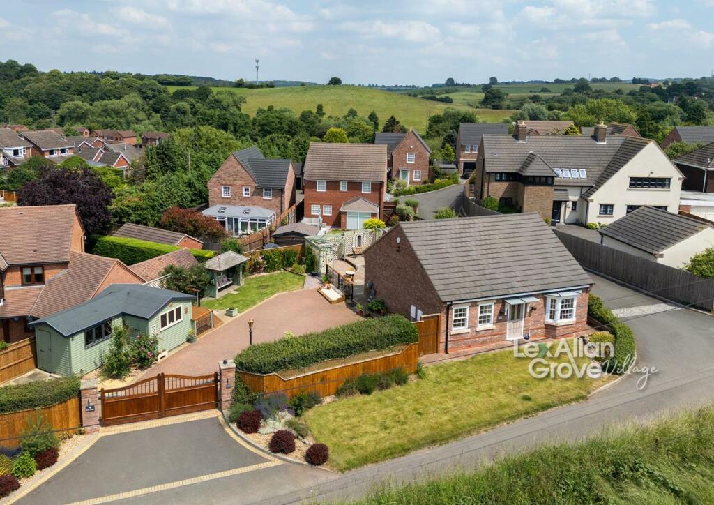 2 bedroom detached bungalow for sale in Dark Lane, Kinver, Stourbridge, DY7