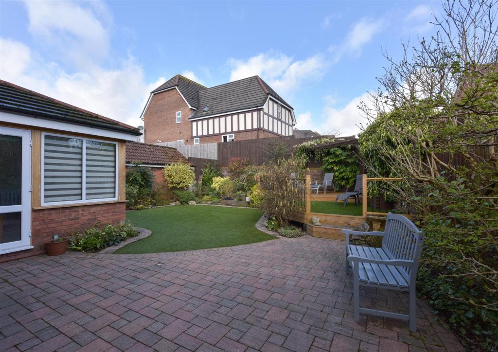 4 bedroom house for sale in Kinver Drive, Hagley, Stourbridge, DY9