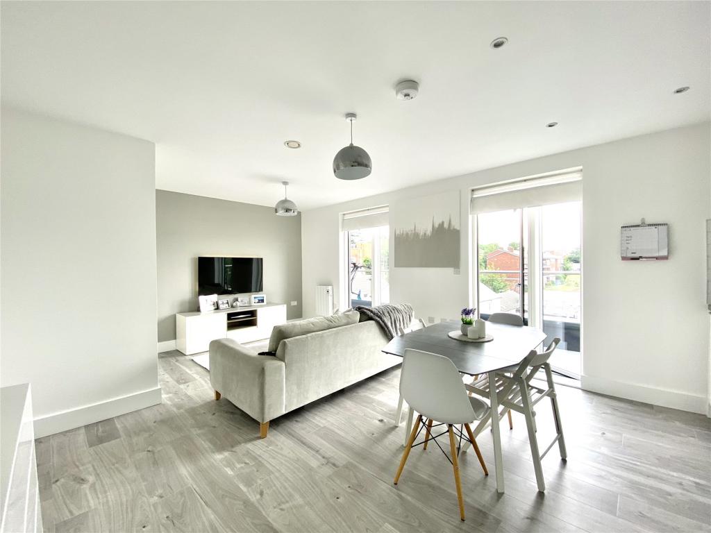 2 bedroom flat for sale in Camberley, GU15