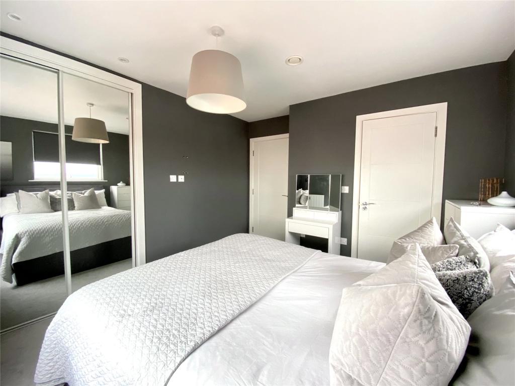 2 bedroom flat for sale in Camberley, GU15