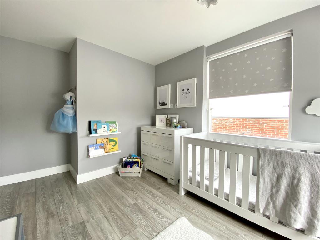 2 bedroom flat for sale in Camberley, GU15