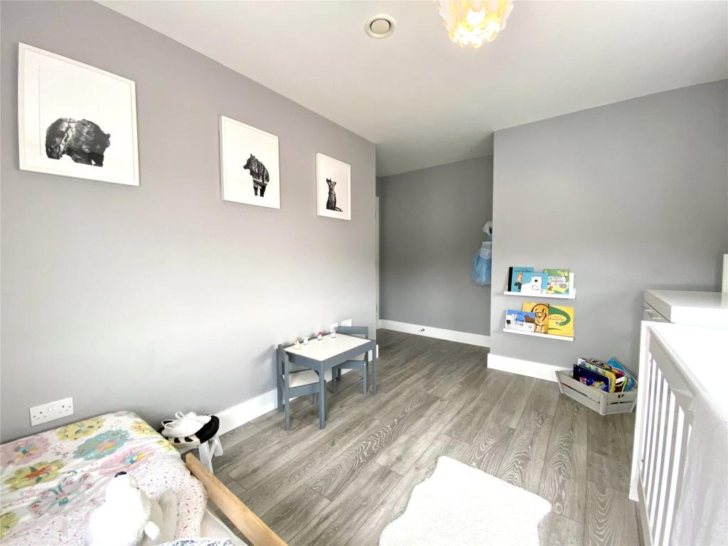 2 bedroom flat for sale in Camberley, GU15