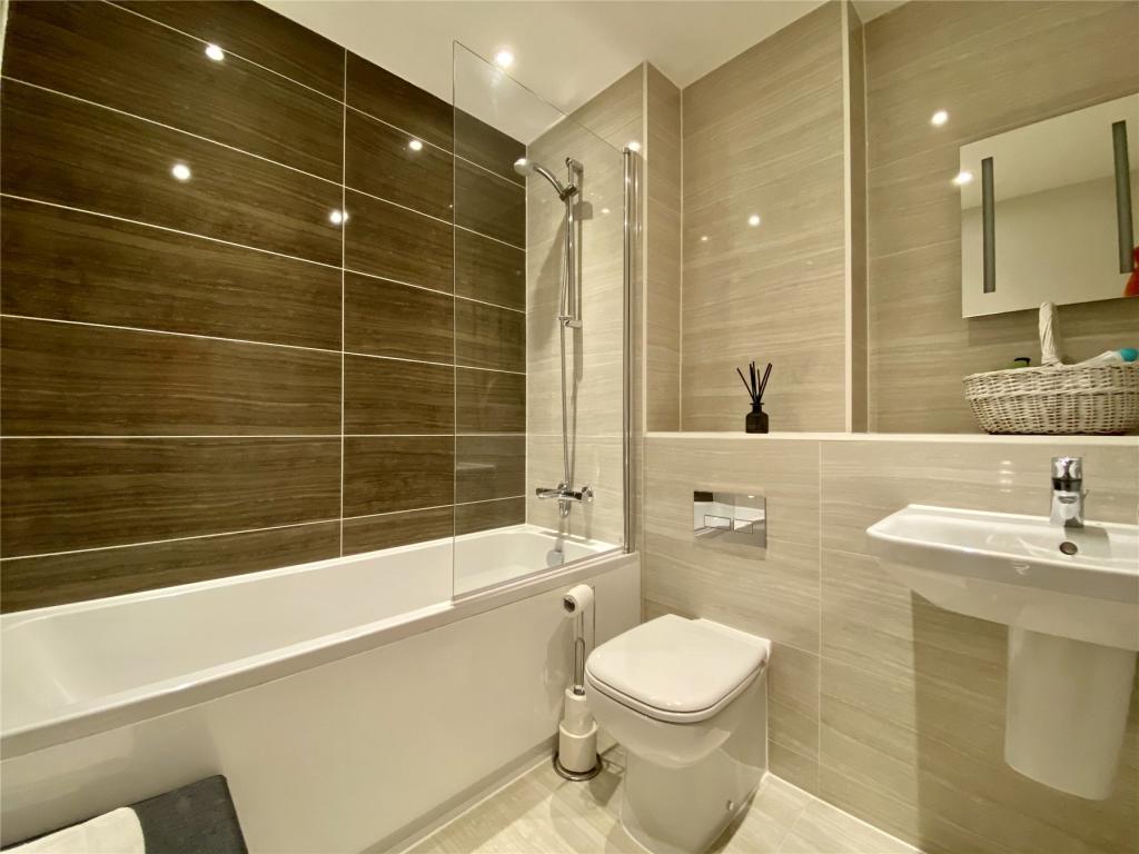 2 bedroom flat for sale in Camberley, GU15