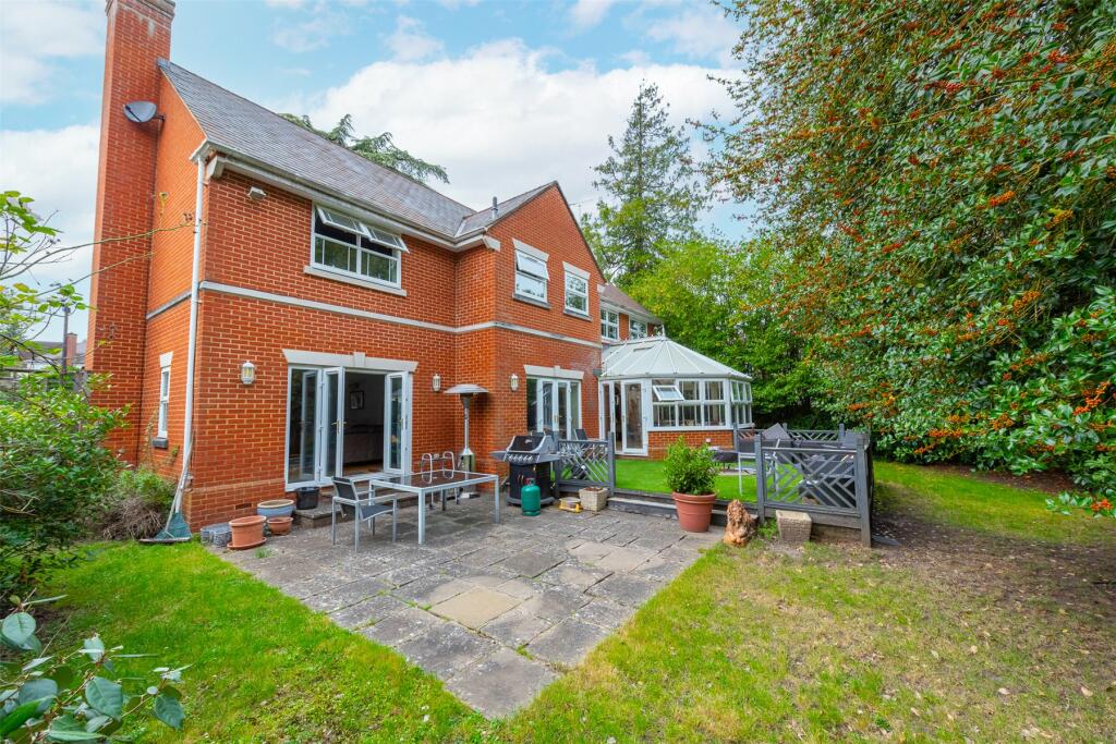 5 bedroom detached house for sale in Lime Avenue, Camberley, Surrey, GU15