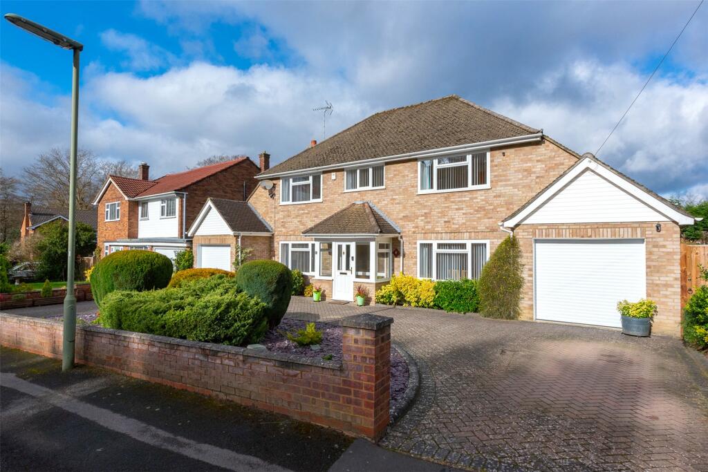 4 bedroom detached house for sale in Chestnut Avenue, Camberley, Surrey