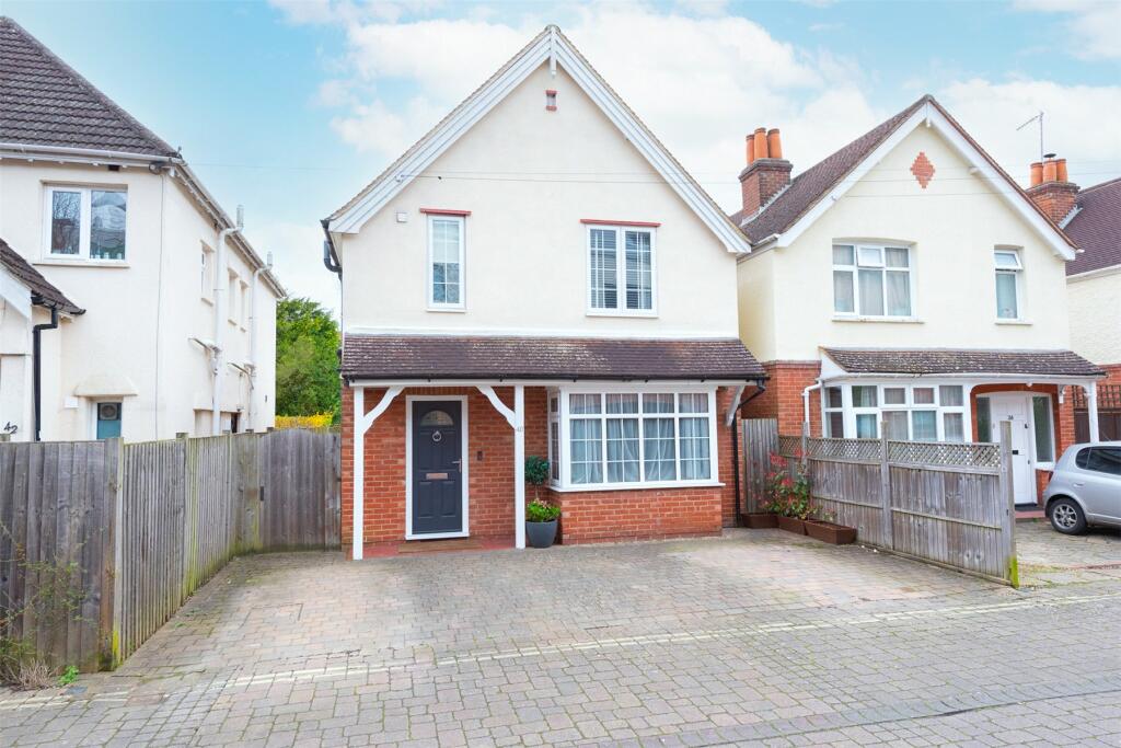 3 bedroom detached house for sale in Southern Road, Camberley, Surrey, GU15