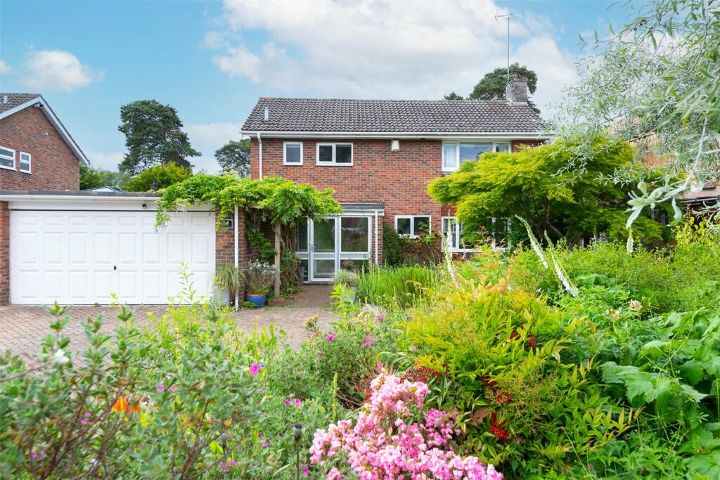 4 bedroom detached house for sale in Roundway, Camberley, Surrey, GU15