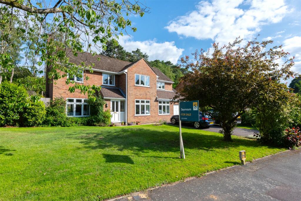 5 bedroom detached house for sale in Byron Avenue, Camberley, Surrey, GU15