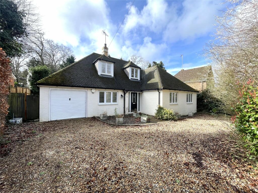4 bedroom detached house for sale in Brackendale Close, Camberley