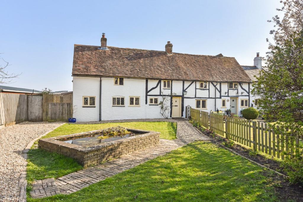 3 bedroom semidetached house for sale in Bentley, Farnham, Hampshire, GU10