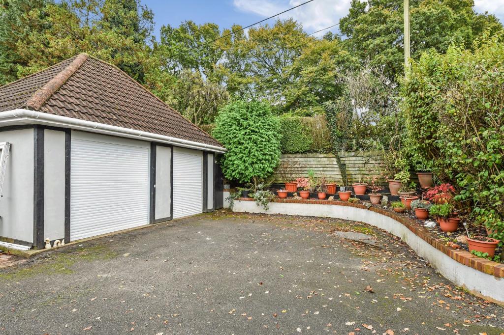 5 bedroom detached house for sale in Winchester Road, Four Marks, Alton