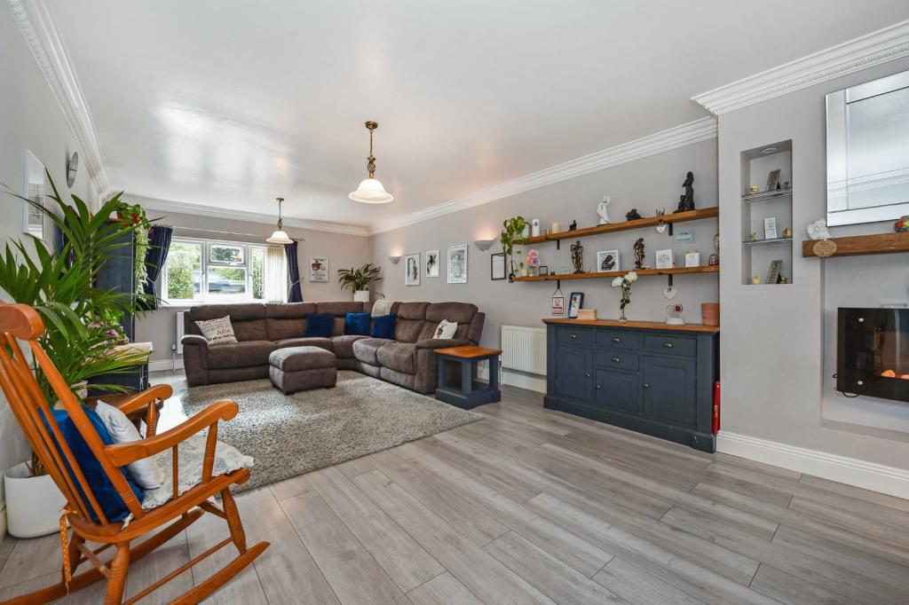 5 bedroom detached house for sale in Winchester Road, Four Marks, Alton