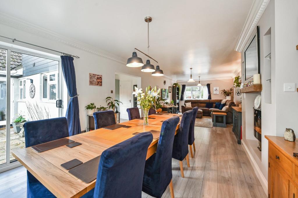 5 bedroom detached house for sale in Winchester Road, Four Marks, Alton