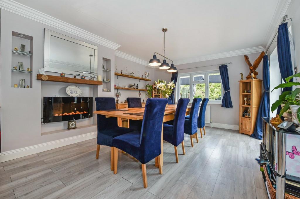 5 bedroom detached house for sale in Winchester Road, Four Marks, Alton