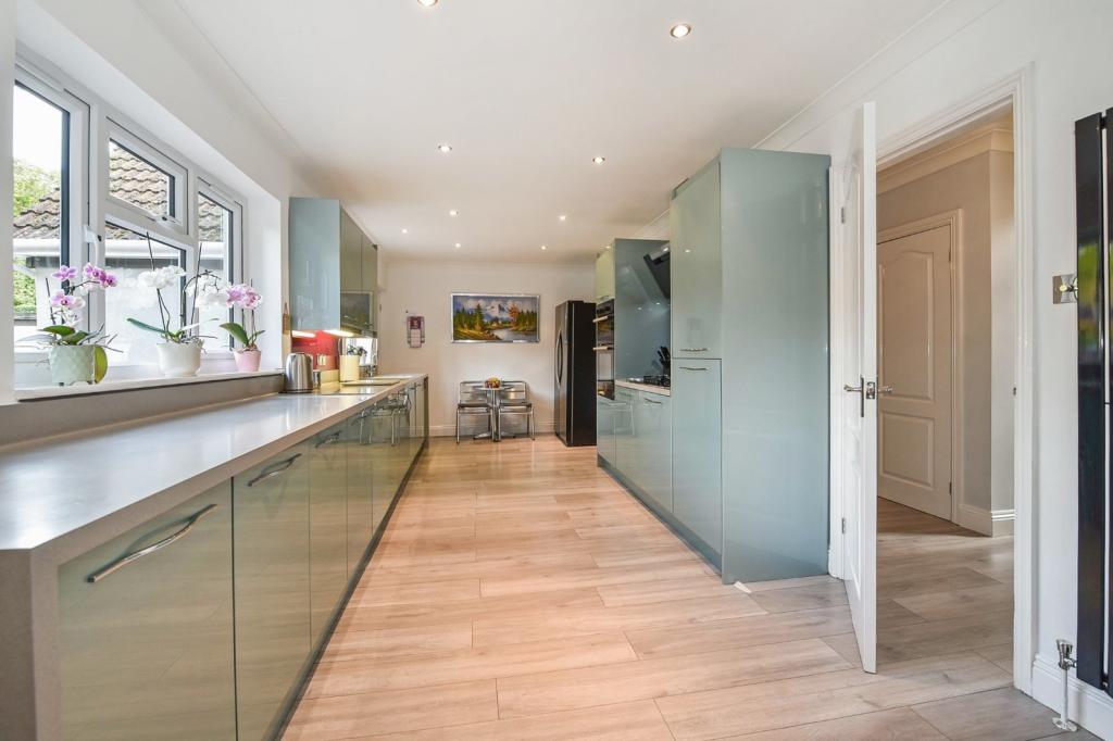 5 bedroom detached house for sale in Winchester Road, Four Marks, Alton